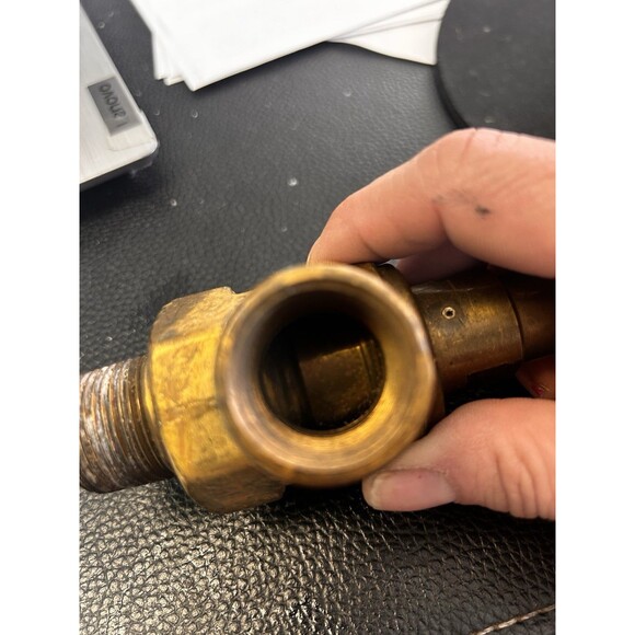 Used Oxweld 3/4" Brass Pressure Relief Valve, RV-29 75 lbs. - Picture 4 of 9